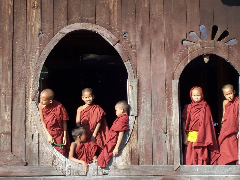 Petits moines Yangon