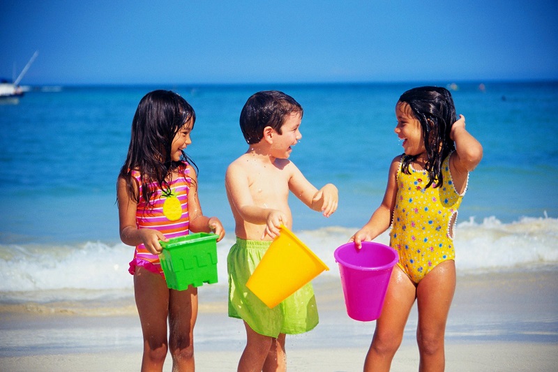 enfants à la plage