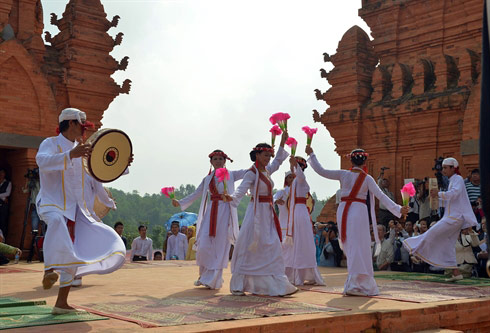 Désormais, on peut admirer le pas de danse des Cham à quelques kilomètres du centre de Hanoi