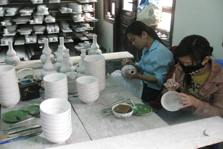 LE VILLAGE CÉRAMIQUE DE BAT TRANG LE VILLAGE CÉRAMIQUE DE BAT TRANG