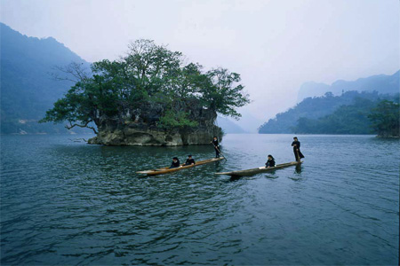 LE LAC BA BE - UNE PERLE VERTE DU VIETNAM LE LAC BA BE - UNE PERLE VERTE DU VIETNAM