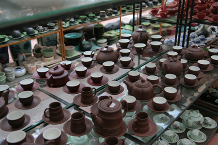 LE VILLAGE CÉRAMIQUE DE BAT TRANG LE VILLAGE CÉRAMIQUE DE BAT TRANG