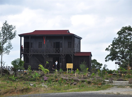 Le chalet de bois du savant Alexandre Yersin Le chalet de bois du savant Alexandre Yersin