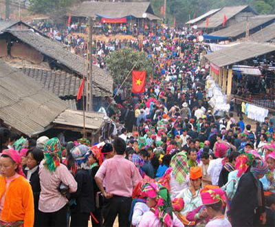 La foire des amoureux de Xuân Duong attire de nombreuses ethnies locales, ainsi que des touristes vietnamiens et étrangersLa foire des amoureux de Xuân Duong attire de nombreuses ethnies locales, ainsi que des touristes vietnamiens et étrangers