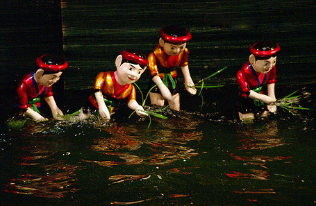 LES MARIONNETTES SUR L’EAU AU VIETNAM LES MARIONNETTES SUR L’EAU AU VIETNAM