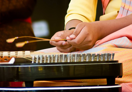 Khim, instrument a cordes typique de la Thailande Khim, instrument a cordes typique de la Thailande