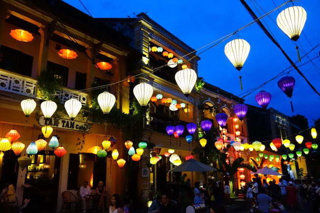 Festival des lanternes de Hoi An