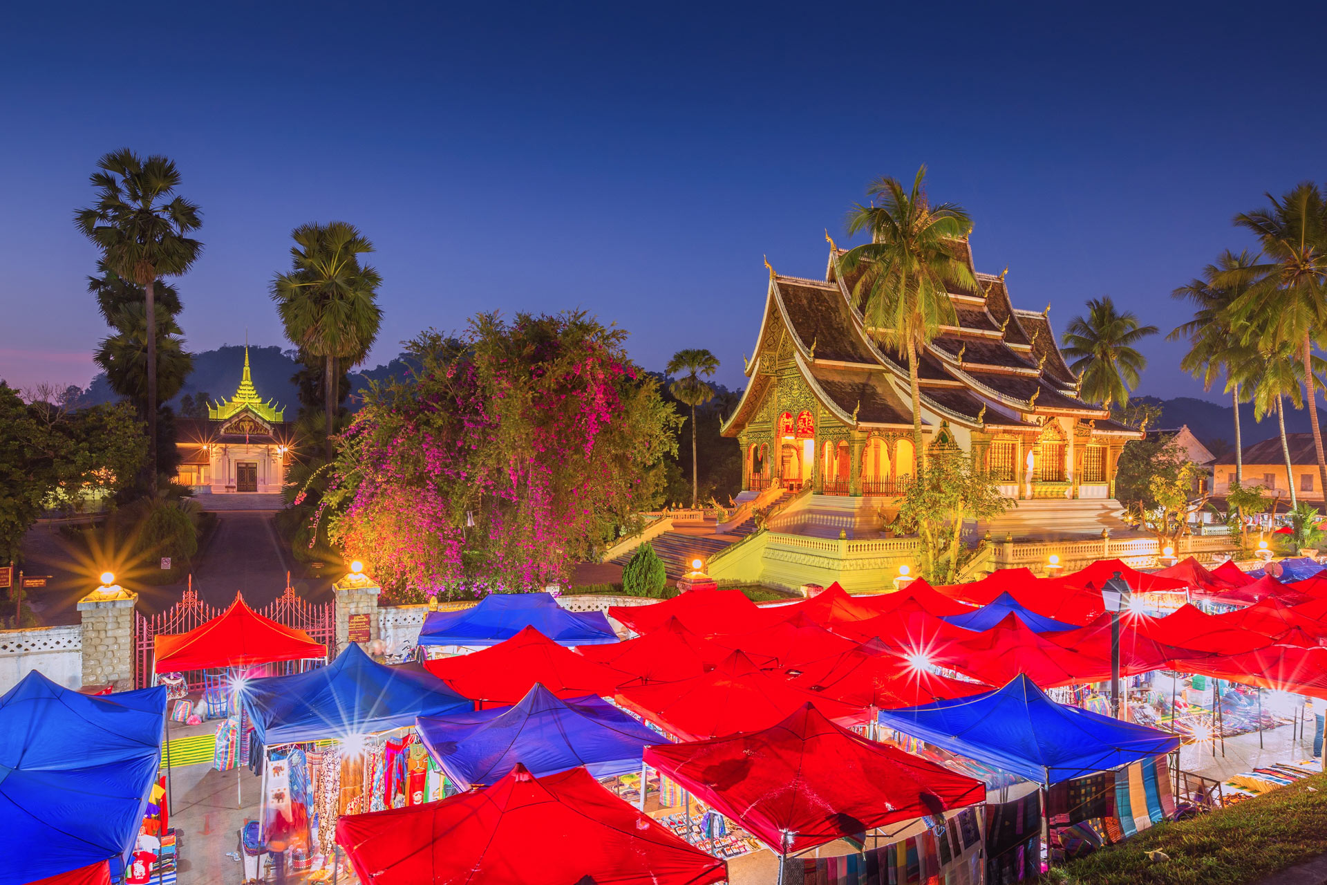 marche de nuit à Luang Phrabang