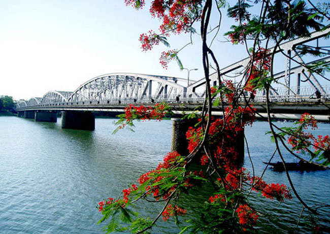 Le pont Truong Tien - Hue ville Le pont Truong Tien - Hue ville