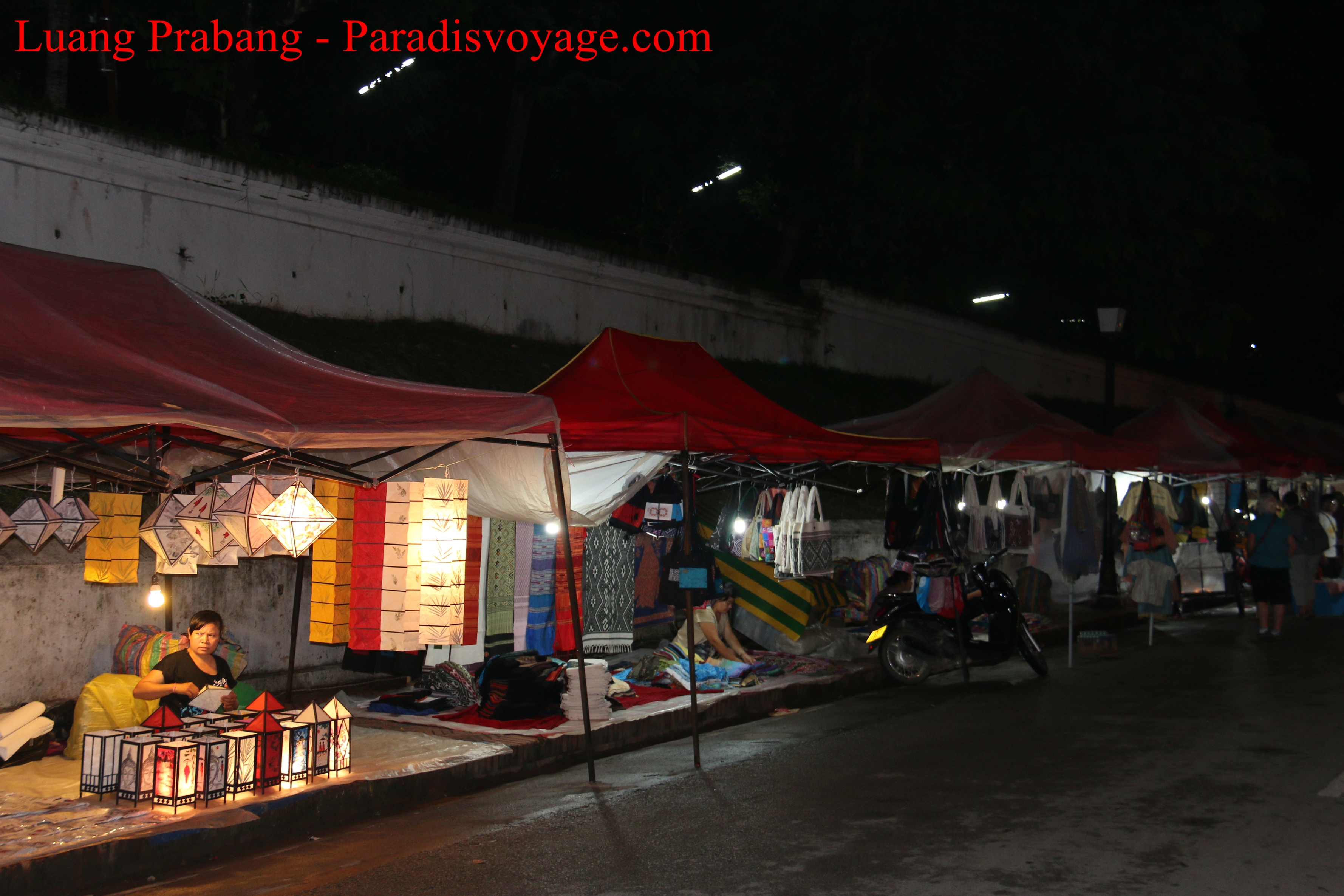 Marché de nuit à Luang Prabang 