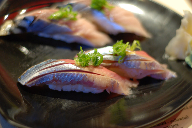 Sanma en tranche pour les sushis Sanma en tranche pour les sushis