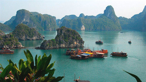 La baie de Ha Long, l’une des sept nouvelles merveilles naturelles du monde. 