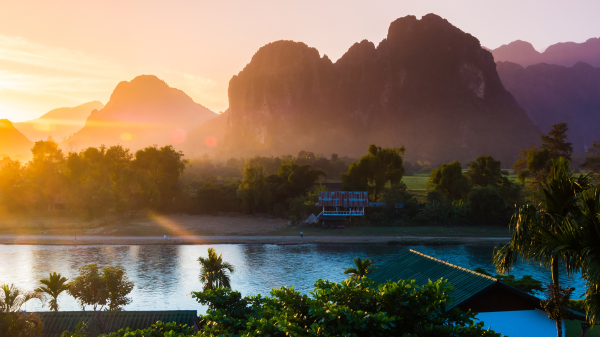 Vang Vieng possède une nature magnifique, propice à la randonnée et au vélo.