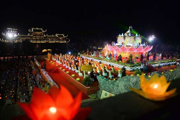La célébration de l'anniversaire du Bouddha au Vietnam. 