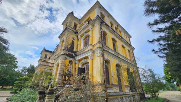 Un coin du palais An Dinh, Vietnam