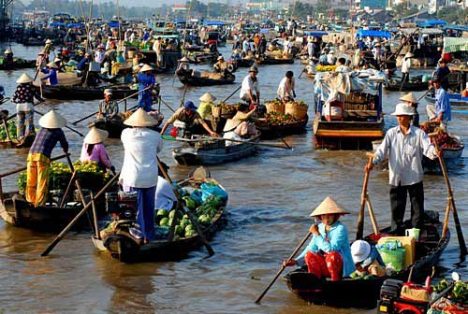 Cai Be floating market