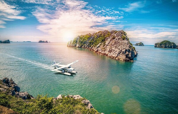 Hydravion dans la baie d'Halong