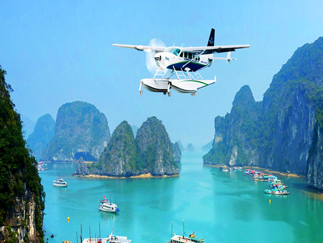 Hydravion sur la baie d'Halong