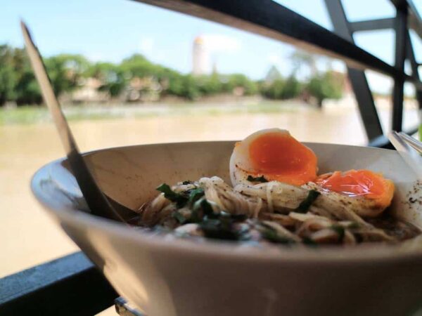 Les nouilles de bateau à Ayutthaya