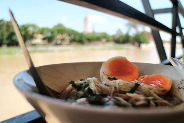 Les nouilles de bateau à Ayutthaya