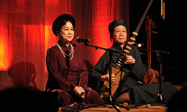 Spectacle de musique traditionnelle au Vietnam