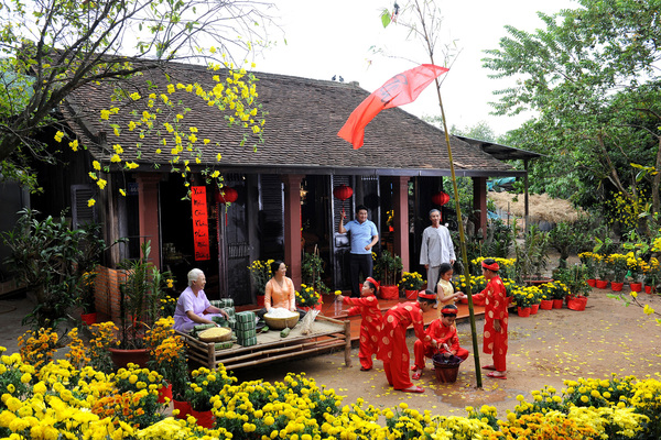 Une famille prepare pour le Nouvel An lunaire au Vietnam.