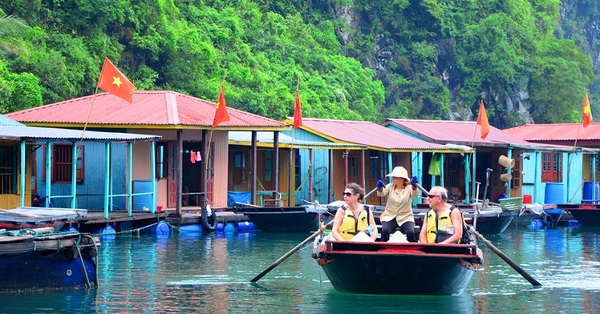 Village de pêcheurs Cua Van Halong Vietnam